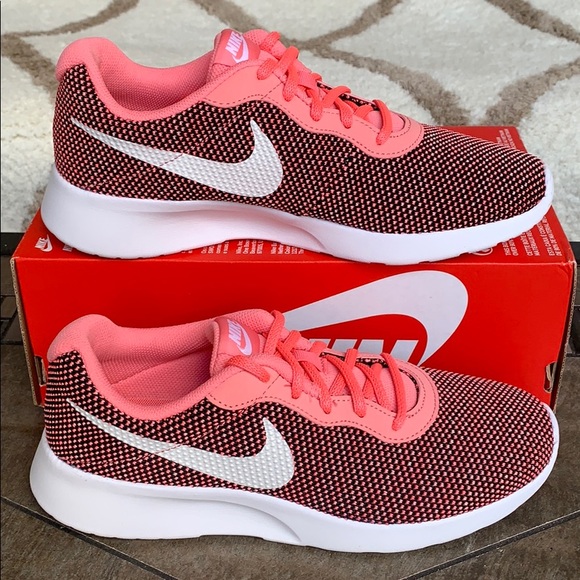 WMNS NIKE TANJUN black/white-pink gaze - Picture 2 of 16